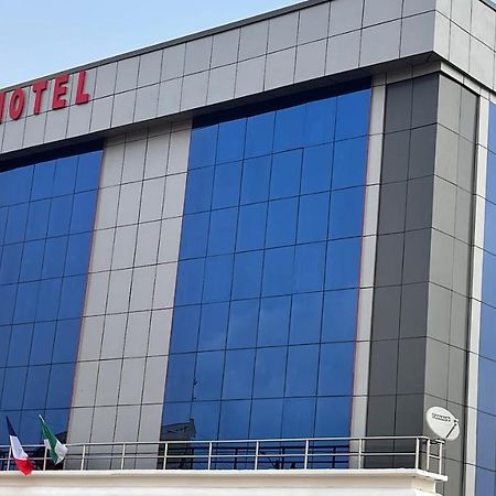 La Rochelle Hotel Yaounde Ngoại thất bức ảnh