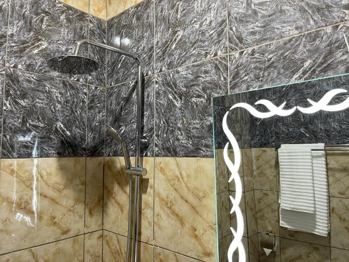 La Rochelle Hotel Yaounde Ngoại thất bức ảnh