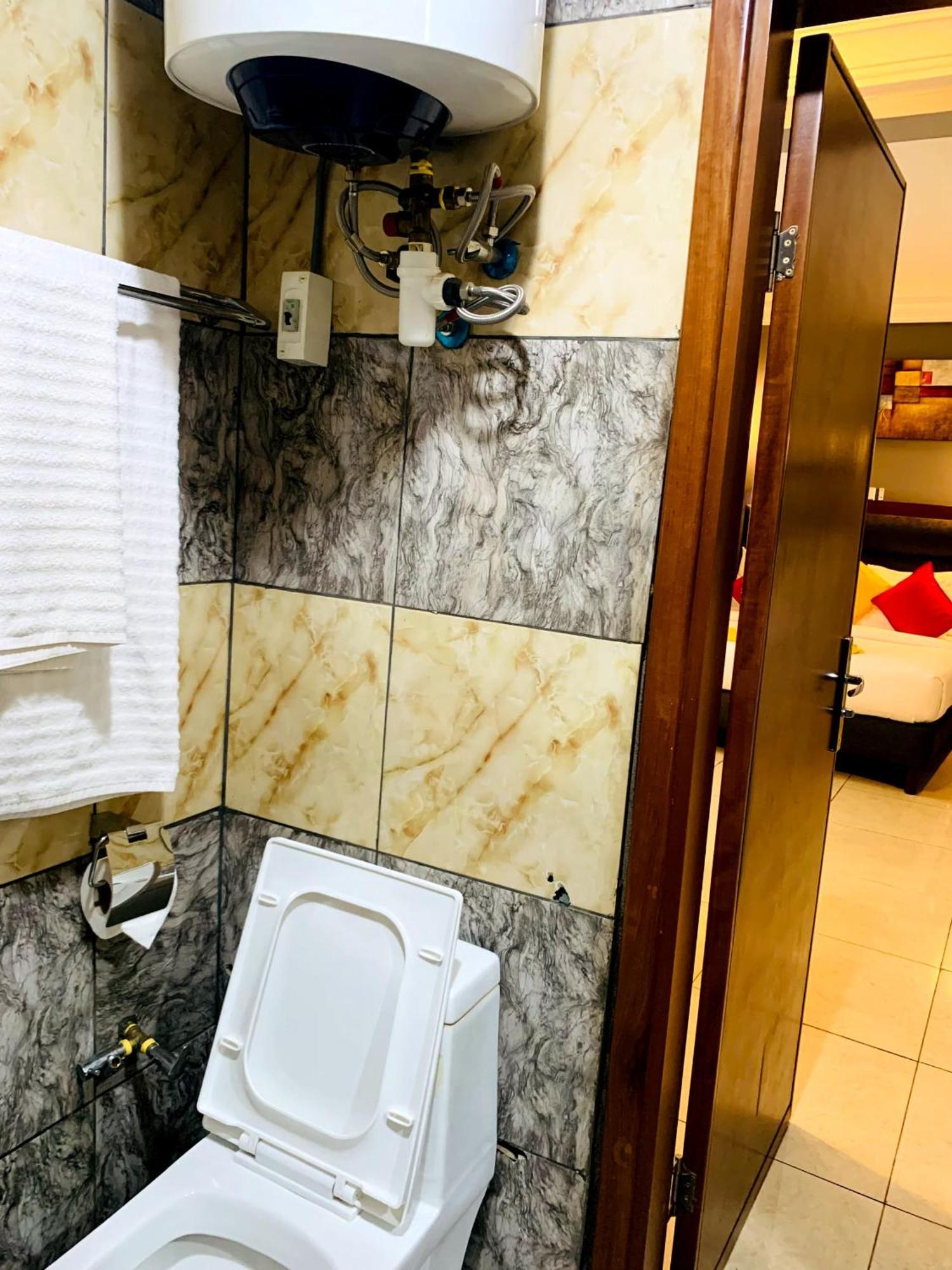 La Rochelle Hotel Yaounde Ngoại thất bức ảnh